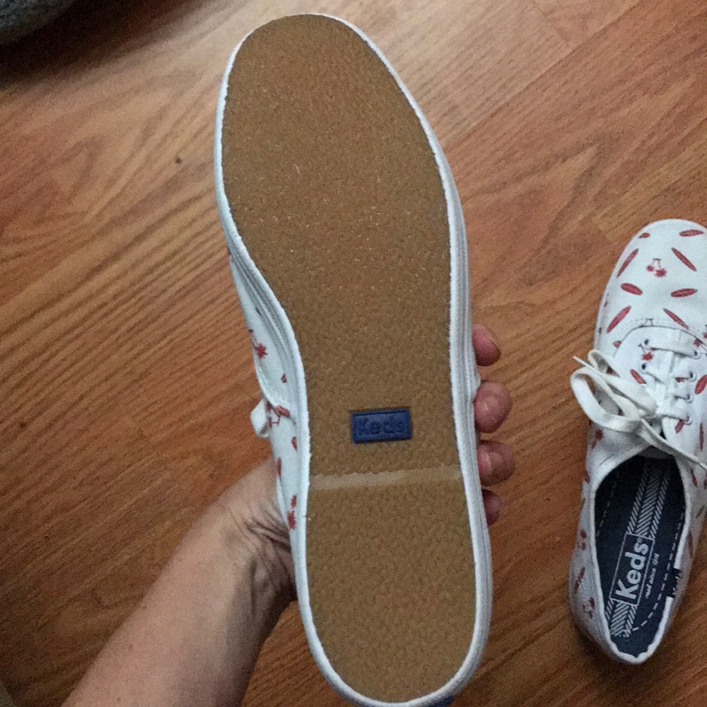 New Keds 8.5 - Picture 2 of 3